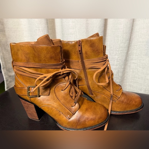 Celebrity pink Stylish Tan Ankle Boots for Women size 10M - Picture 5 of 7